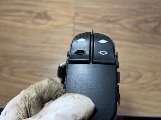 bontott FORD FOCUS I Bal első Ablakemelő Kapcsoló