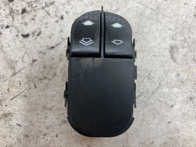 bontott FORD FOCUS I Bal első Ablakemelő Kapcsoló