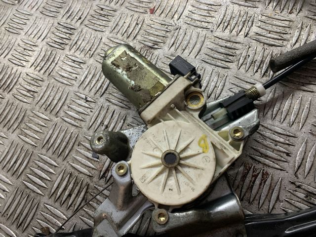 bontott FORD FOCUS I Bal első Ablakemelő Szerkezet (Elektromos)