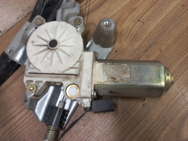 bontott FORD FOCUS I Bal első Ablakemelő Szerkezet (Elektromos)