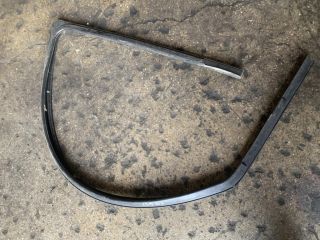 bontott FORD FOCUS I Bal első Ablakvezető Gumi