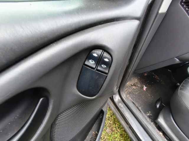 bontott FORD FOCUS I Bal első Ajtó Kárpit