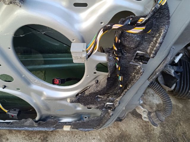 bontott FORD FOCUS I Bal első Ajtó (Üres lemez)