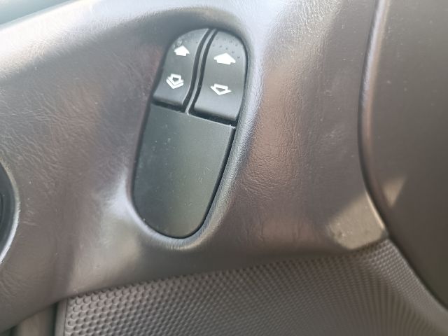 bontott FORD FOCUS I Bal első Ajtó (Üres lemez)