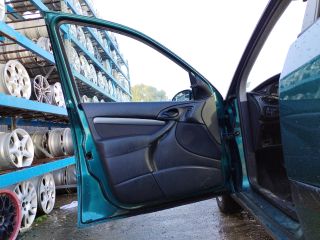 bontott FORD FOCUS I Bal első Ajtó (Üres lemez)