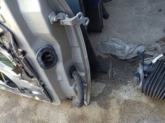 bontott FORD FOCUS I Bal első Ajtó (Üres lemez)