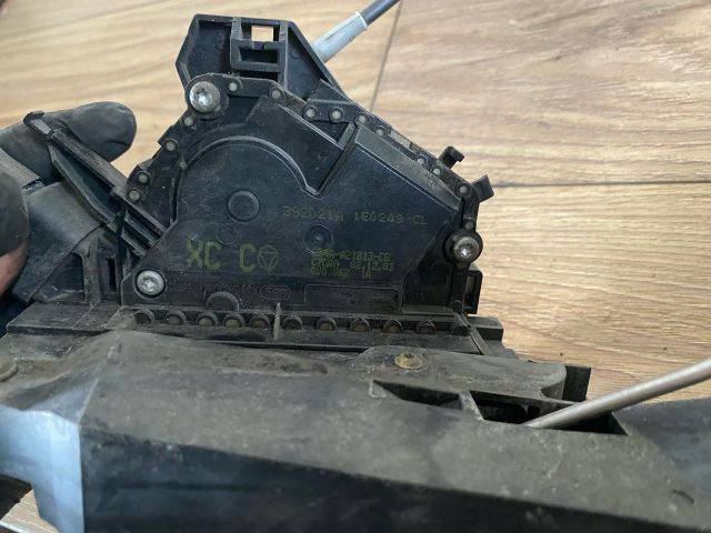 bontott FORD FOCUS I Bal első Ajtózár