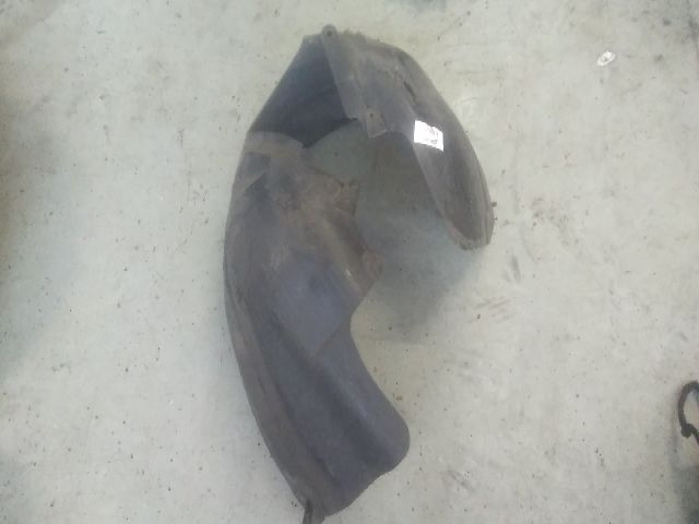 bontott FORD FOCUS I Bal első Dobbetét (Kerékjárati, Műanyag)