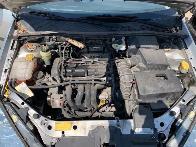 bontott FORD FOCUS I Bal első Dobbetét (Kerékjárati, Műanyag)