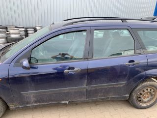 bontott FORD FOCUS I Bal első Dobbetét (Kerékjárati, Műanyag)