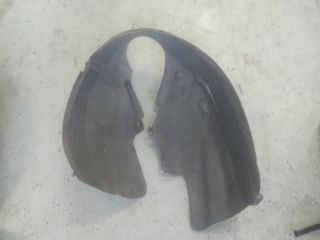 bontott FORD FOCUS I Bal első Dobbetét (Kerékjárati, Műanyag)