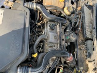 bontott FORD FOCUS I Bal első Dobbetét (Kerékjárati, Műanyag)