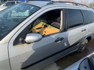 bontott FORD FOCUS I Bal első Dobbetét (Kerékjárati, Műanyag)