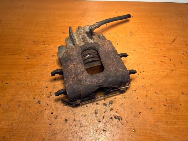 bontott FORD FOCUS I Bal első Féknyereg Munkahengerrel