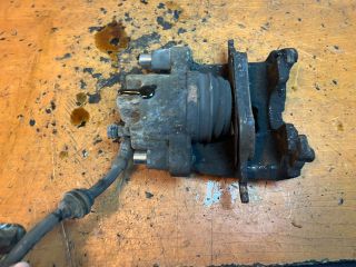 bontott FORD FOCUS I Bal első Féknyereg Munkahengerrel