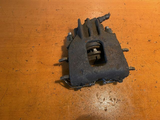 bontott FORD FOCUS I Bal első Féknyereg Munkahengerrel