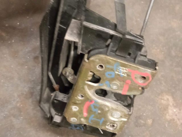 bontott FORD FOCUS I Bal első Központizár Motor