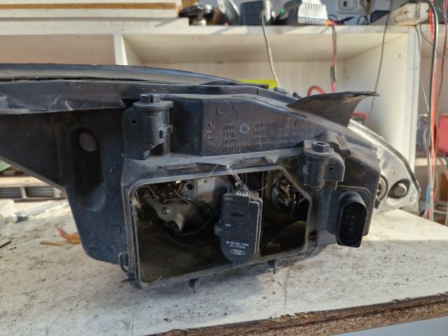 bontott FORD FOCUS I Bal Fényszóró