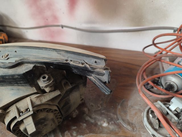 bontott FORD FOCUS I Bal Fényszóró