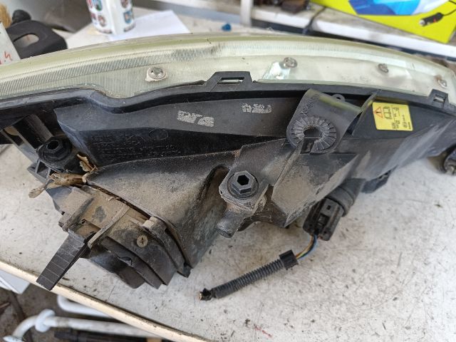 bontott FORD FOCUS I Bal Fényszóró