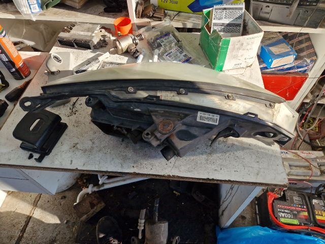 bontott FORD FOCUS I Bal Fényszóró