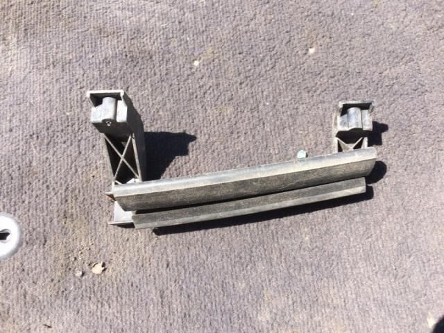 bontott FORD FOCUS I Bal hátsó Ablak Sín