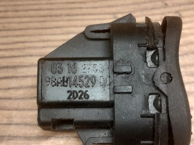 bontott FORD FOCUS I Bal hátsó Ablakemelő Kapcsoló