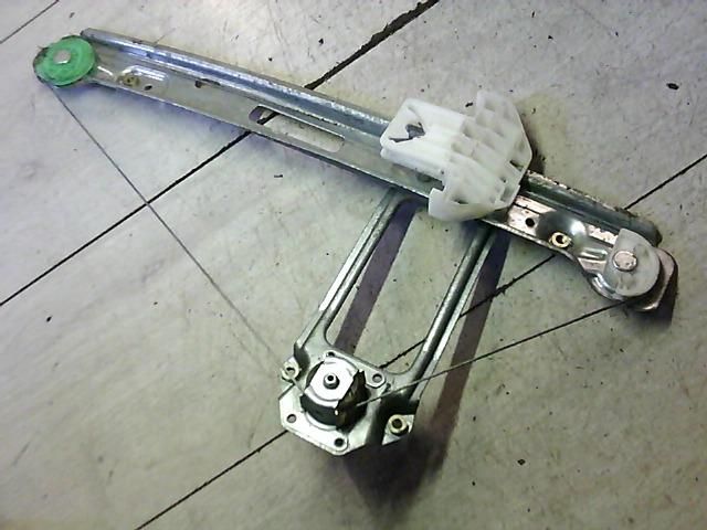 bontott FORD FOCUS I Bal hátsó Ablakemelő Szerkezet (Mechanikus)