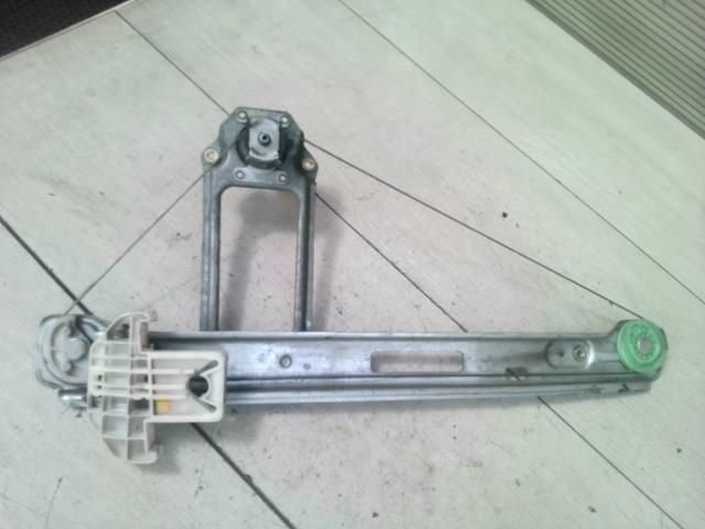 bontott FORD FOCUS I Bal hátsó Ablakemelő Szerkezet (Mechanikus)