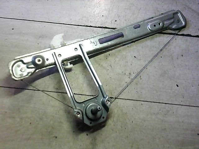 bontott FORD FOCUS I Bal hátsó Ablakemelő Szerkezet (Mechanikus)