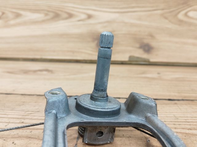 bontott FORD FOCUS I Bal hátsó Ablakemelő Szerkezet (Mechanikus)