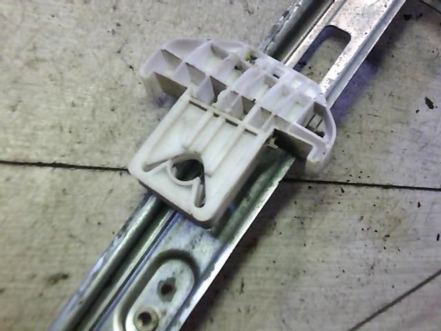 bontott FORD FOCUS I Bal hátsó Ablakemelő Szerkezet (Mechanikus)