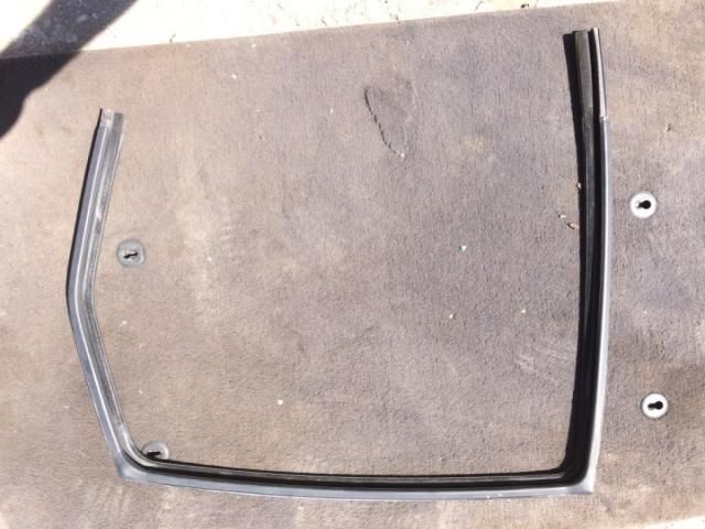 bontott FORD FOCUS I Bal hátsó Ablakvezető Gumi