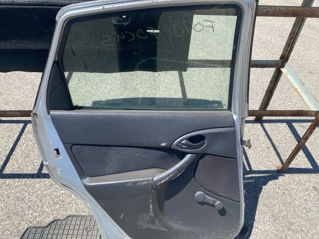 bontott FORD FOCUS I Bal hátsó Ajtó (Részeivel)