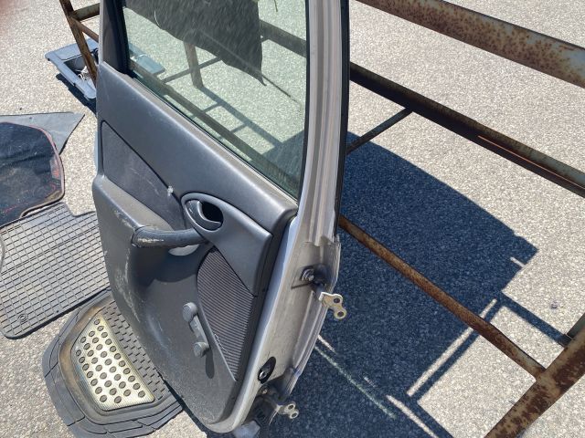 bontott FORD FOCUS I Bal hátsó Ajtó (Részeivel)