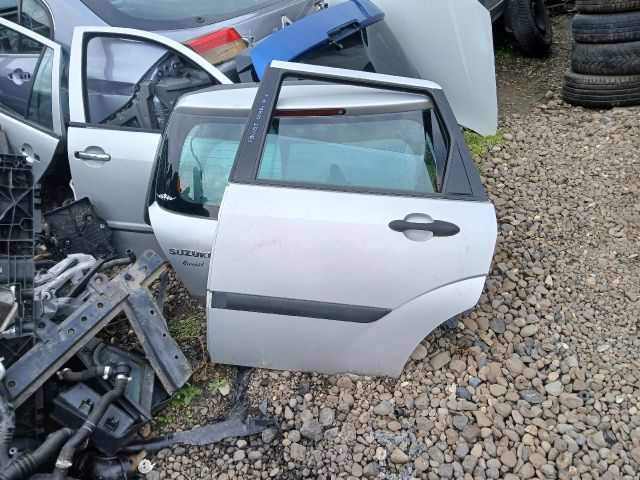 bontott FORD FOCUS I Bal hátsó Ajtó (Részeivel)