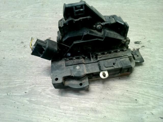 bontott FORD FOCUS I Bal hátsó Ajtózár