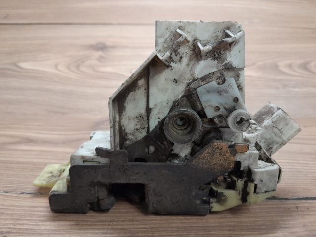 bontott FORD FOCUS I Bal hátsó Ajtózár