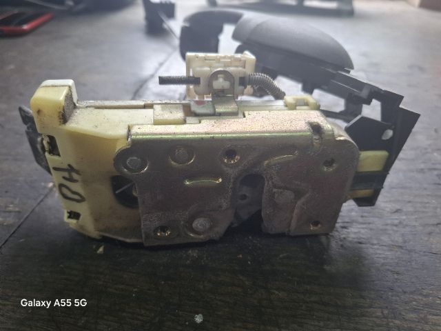 bontott FORD FOCUS I Bal hátsó Ajtózár