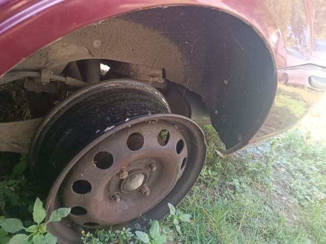 bontott FORD FOCUS I Bal hátsó Dobbetét (Kerékjárati, Műanyag)