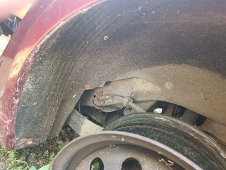 bontott FORD FOCUS I Bal hátsó Dobbetét (Kerékjárati, Műanyag)