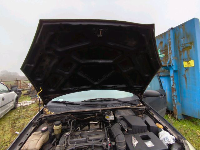 bontott FORD FOCUS I Bal hátsó Felső Zsanér