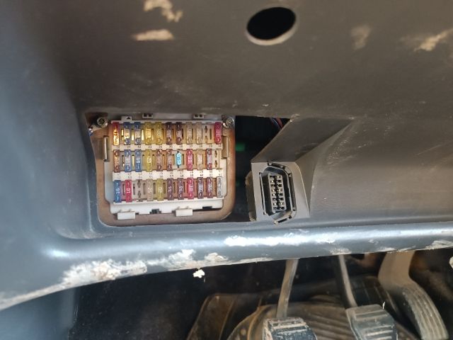 bontott FORD FOCUS I Bal hátsó Fixüveg (Ajtóban)