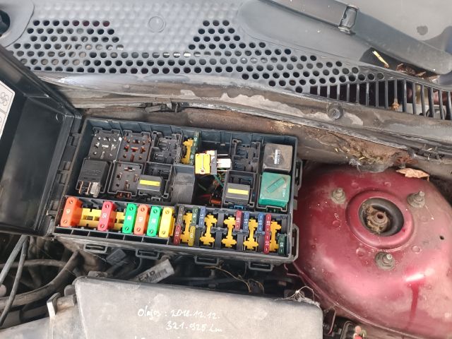 bontott FORD FOCUS I Bal hátsó Fixüveg (Ajtóban)