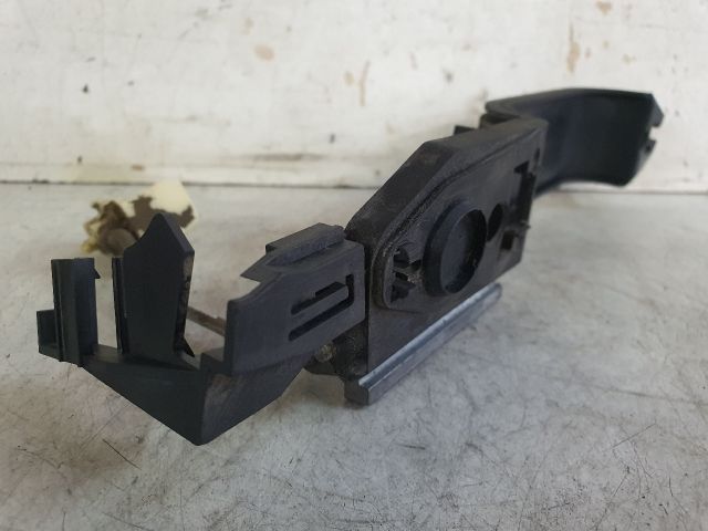 bontott FORD FOCUS I Bal hátsó Külső Kilincsfészek