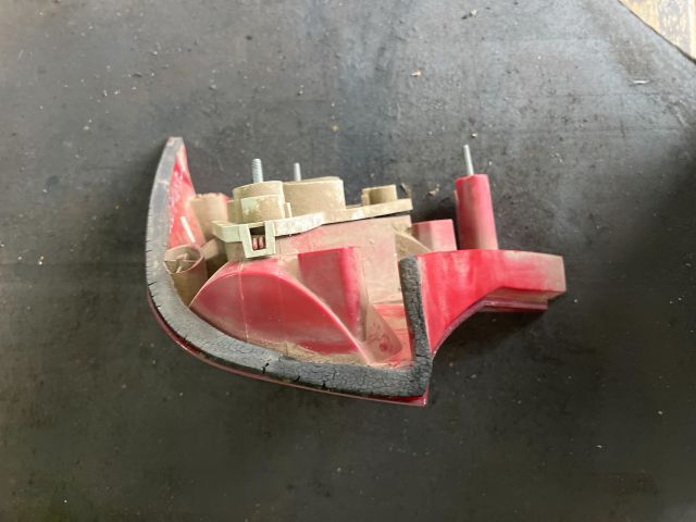 bontott FORD FOCUS I Bal Hátsó Lámpa