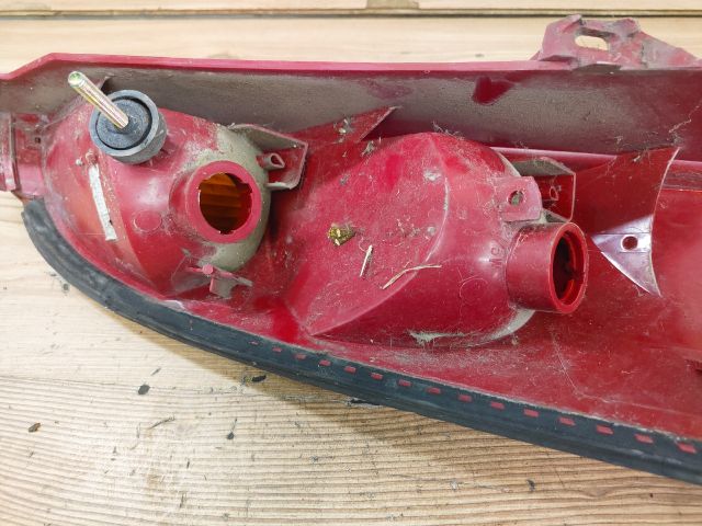 bontott FORD FOCUS I Bal hátsó Lámpabúra