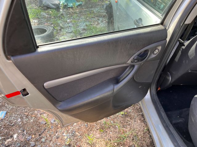 bontott FORD FOCUS I Bal hátsó Zsanér