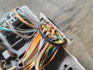 bontott FORD FOCUS I Biztosítéktábla Utastér