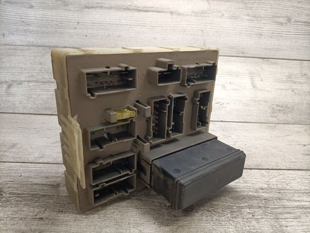 bontott FORD FOCUS I Biztosítéktábla Utastér